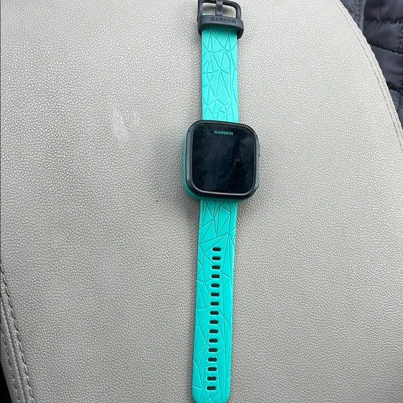 Garmin Bounce Kids  Smartwatch with Square Face and Textured Band - Picture 1 of 1